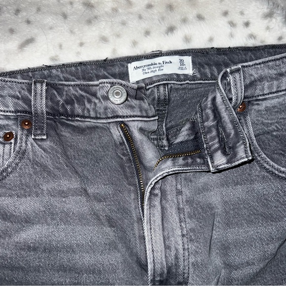 Abercrombie Ulta High Rise 90s Straight Jean - Picture 3 of 6